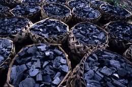 Basket;-Basketry;-Charcoal;-Comoros-Archipelago;-Craft;-France;-Fuel;-Indian-Ocean;-Kaleidos;-Kaleidos-images;-La-parole-à-limage;-Laurent-Abad;-Mayotte;-Stories-Pictures